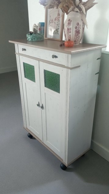 Renovace staré skříňky