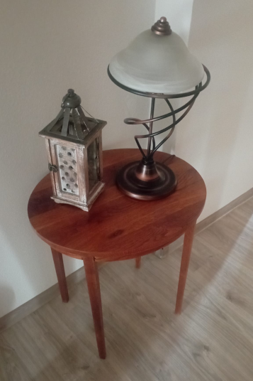 Renovace starého stolku